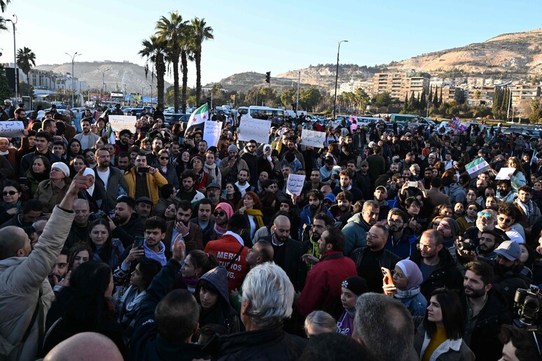 Manifestazione a Damasco per i diritti delle donne © ANSA/AFP