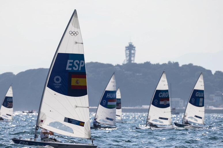 Vela Competitors in the Laser Radial Class, including Joel Rodriguez Perez of Spain (L) sail across - RIPRODUZIONE RISERVATA