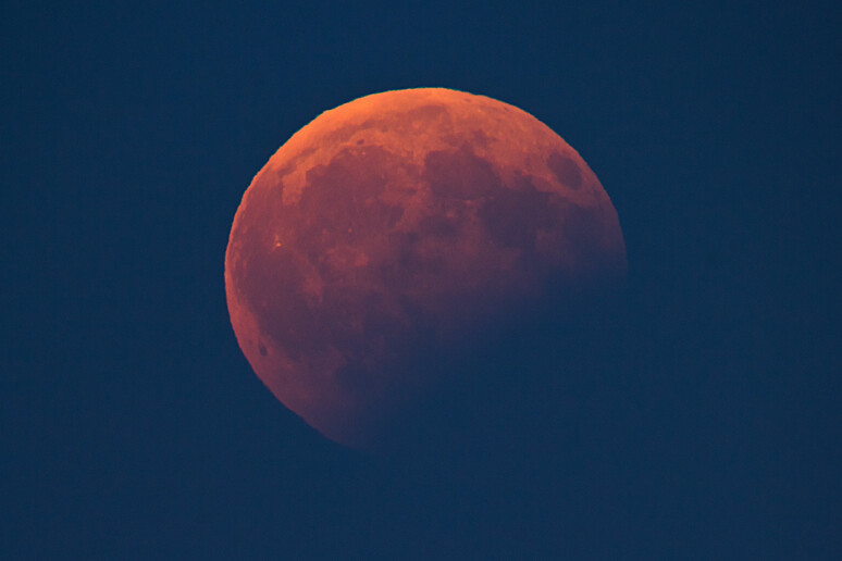 L 'eclissi parziale di Luna del 7 agosto 2017 (fonte: H. Raab da Flickr, CC BY-NC-ND 2.0) - RIPRODUZIONE RISERVATA