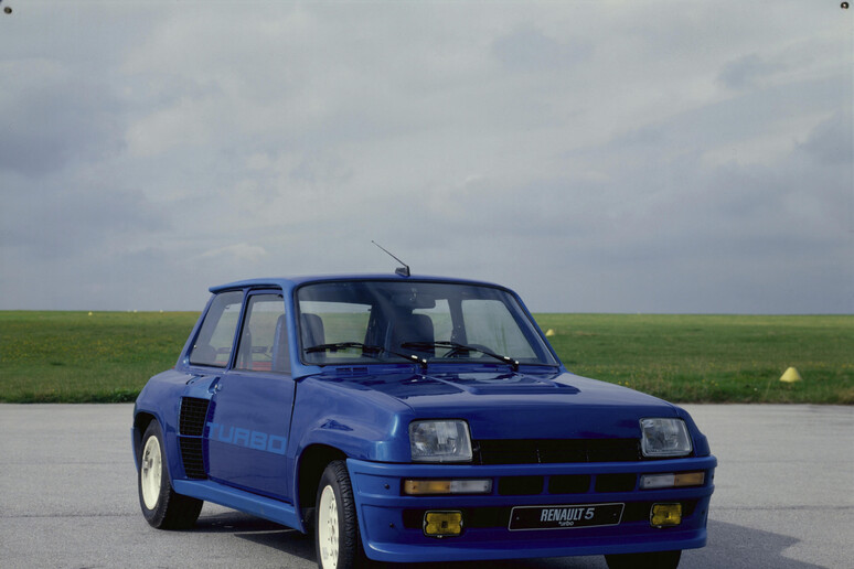 Renault 5 Turbo tra futuro imminente e passato glorioso © ANSA/Web