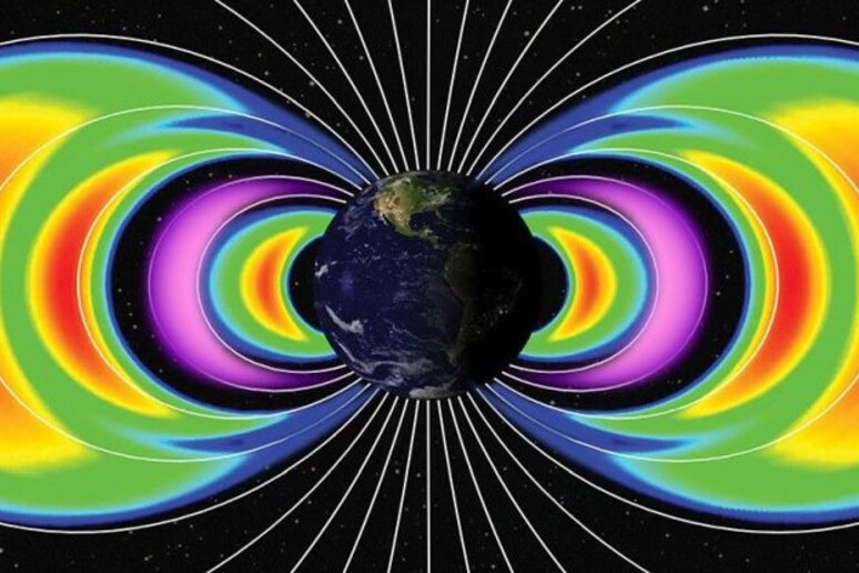 Le due nuove cinture di radiazione, indicate in viola, sono persistite per mesi dopo la tempesta solare del maggio 2024. Credito: (NASA/Goddard Space Flight Center/Kristen Perrin) - RIPRODUZIONE RISERVATA