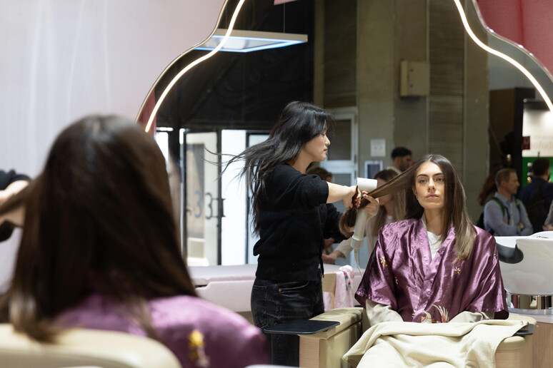 Giovani talenti dell 'acconciatura e total look a Cosmoprof - RIPRODUZIONE RISERVATA